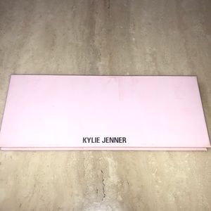 Kylie Cosmetics Makeup - KYLIE JENNER EYESHADOW PALETTE Kylie Cosmetics Makeup - KYLIE JENNER EYESHADOW PALETTE